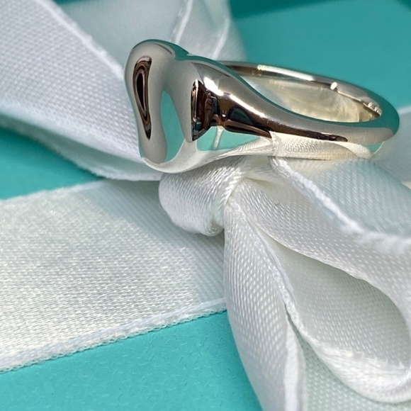 NEW Tiffany & Co. Elsa Peretti Sterling Silver Full Heart Ring - Size 6 1/2 - Picture 5 of 6